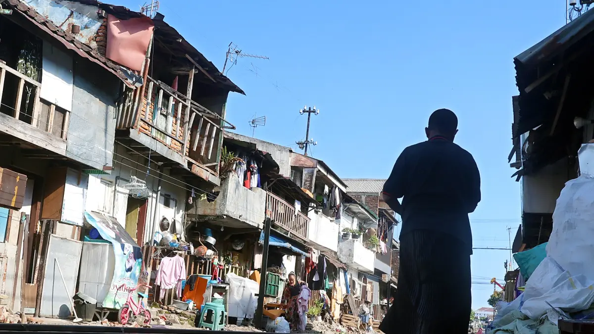 MASIH BANYAK: Sejumlah rumah di kawasan Jodipan memerlukan perbaikan. Tahun ini pemkot hanya melakukan perbaikan di 50 rumah warga yang tidak layak. (Darmono/Radar Malang)