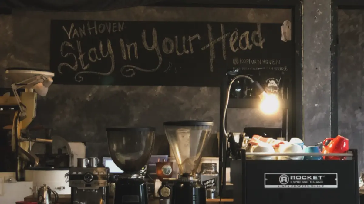 Van Hoven coffee shop ini mengusung konsep vintage (Instagram @kopivanhoven)