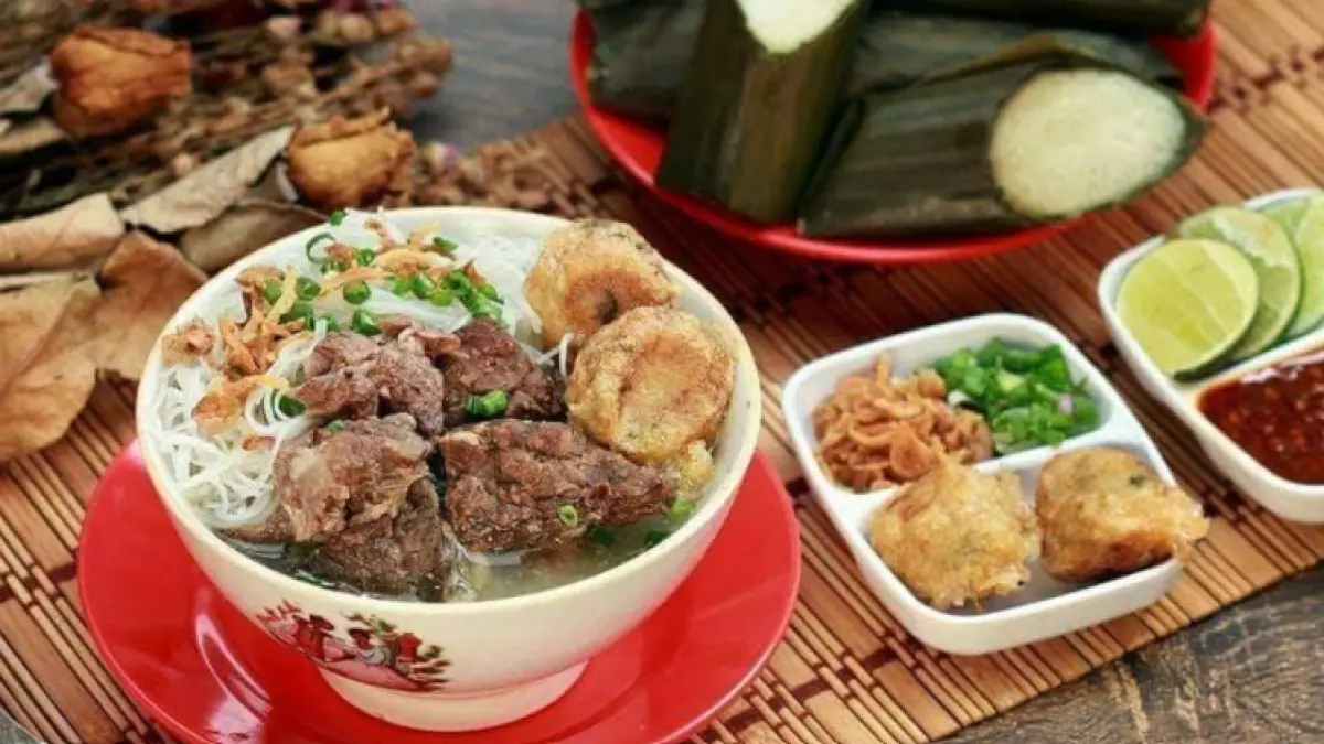 Coto Makassar menjadi salah satu kuliner khas Sulawesi Selatan yang banyak diburu pencinta makanan berkuah (Instagram @cotomakassarwidodaren_)