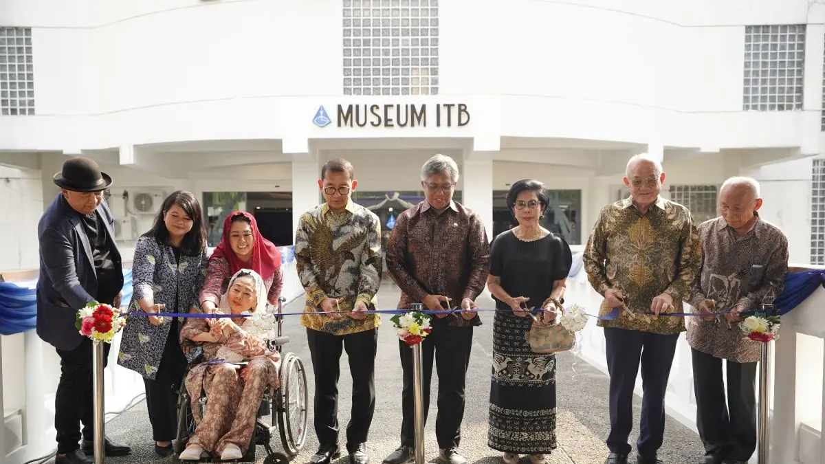 Fadli Zon meresmikan Museum ITB yang mengusung konsep permuseuman modern berbasis teknologi digital. (Sumber: Web resmi ITB)