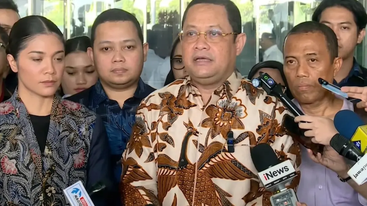 PENGACARA NADIEM MAKARIM (BAJU COKELAT): Telah Melaporkan Empat Hakim yang Memvonis Bersalah Nadiem di Sidang Kasus Korupsi Chromebook (Sumber: Istimewa).