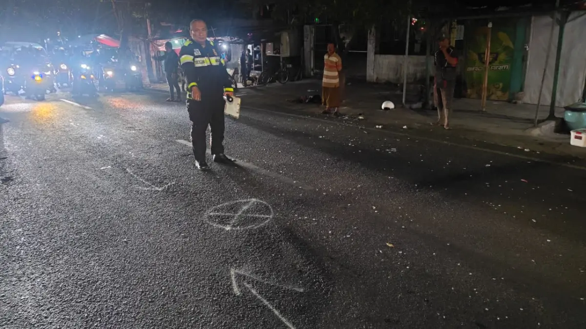 Personel Satlantas Polresta Malang Kota melakukan olah TKP kecelakaan di simpang S. Parman-Ciliwung, (Dokumen Satlantas Polresta Malang Kota)