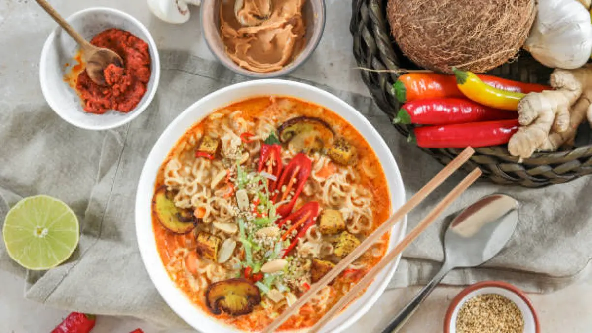 Ilustrasi Makanan Pedas (Foto: Getty images/MelanieMaya)