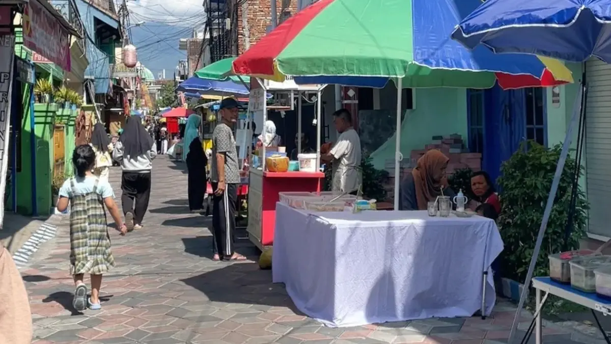 Kampung kuliner kertosentono di hari Minggu (Sumber: Pribadi)
