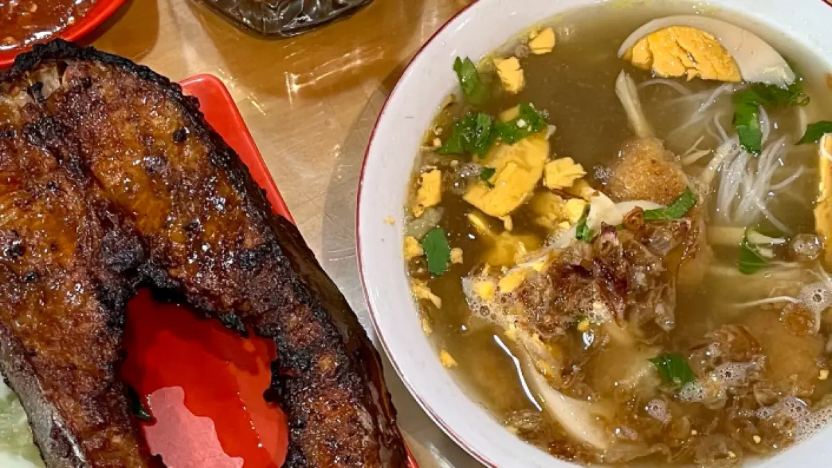 Soto Banjar Achmad Jais hangat dengan kuah bening kaya rempah (Instagram @tummytaim)