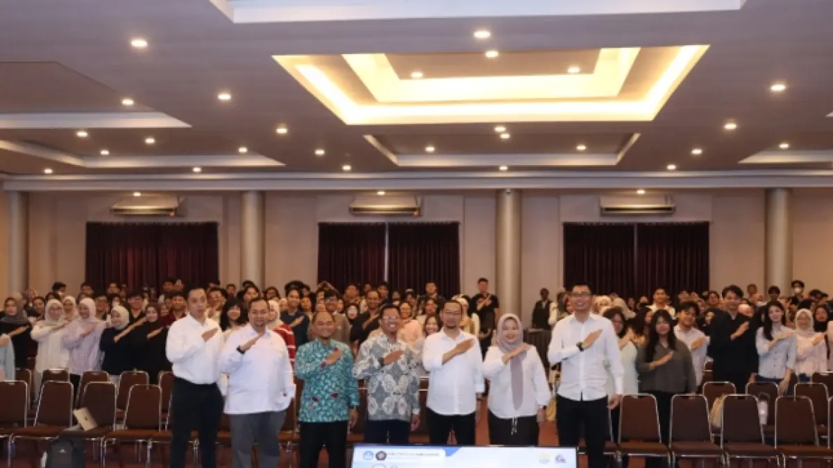 KOMPAK: Pimpinan FIA-UB, Asesor BNSP, dan mahasiswa FIA-UB peserta uji kompetensi profesi.