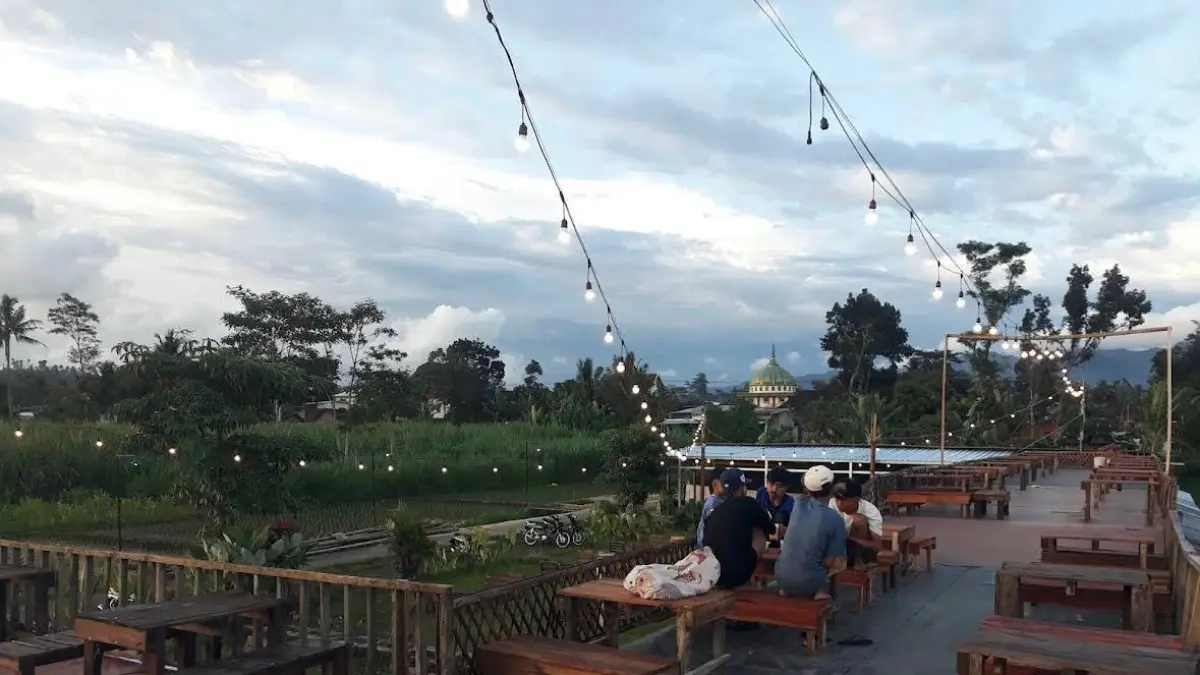 Potret Cafe Tembalang Senja (Google Maps)