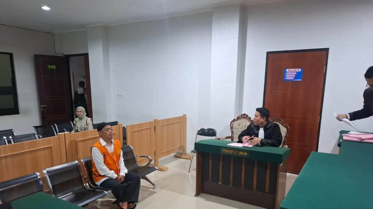 Terdakwa menjalani sidang