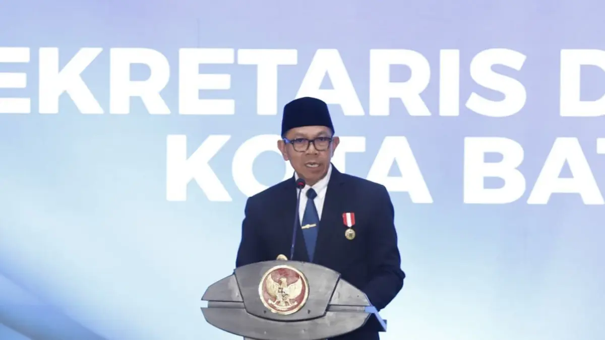 Wali Kota Batu Nurochman memberikan sambutan dalam pelantikan sekda, Selasa (7/7). (Rori Dinanda Bestari/Radar Malang)