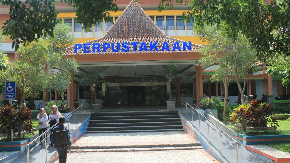 Perpustakaan, salah satu fasilitas yang dapat diakses oleh mahasiswa (Sumber: UPT Perpustakaan UM - Universitas Negeri Malang)