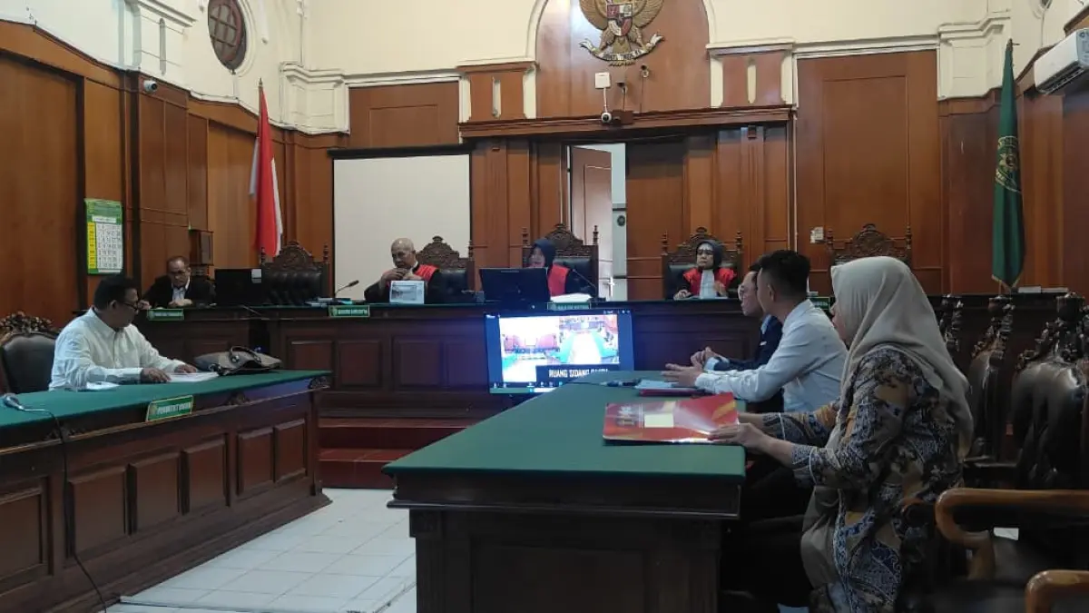 Sidang sengketa merek Indah Logistik. (Sholeh Hilmi Qosim/Jawa Pos)