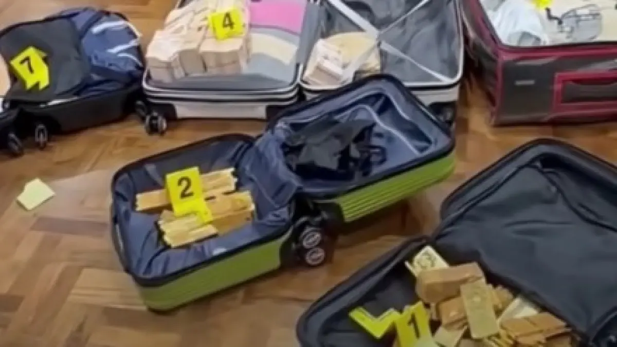 Barang Bukti Emas 74 Kilogram dan Sejumlah Valas. (Sumber: Youtube)