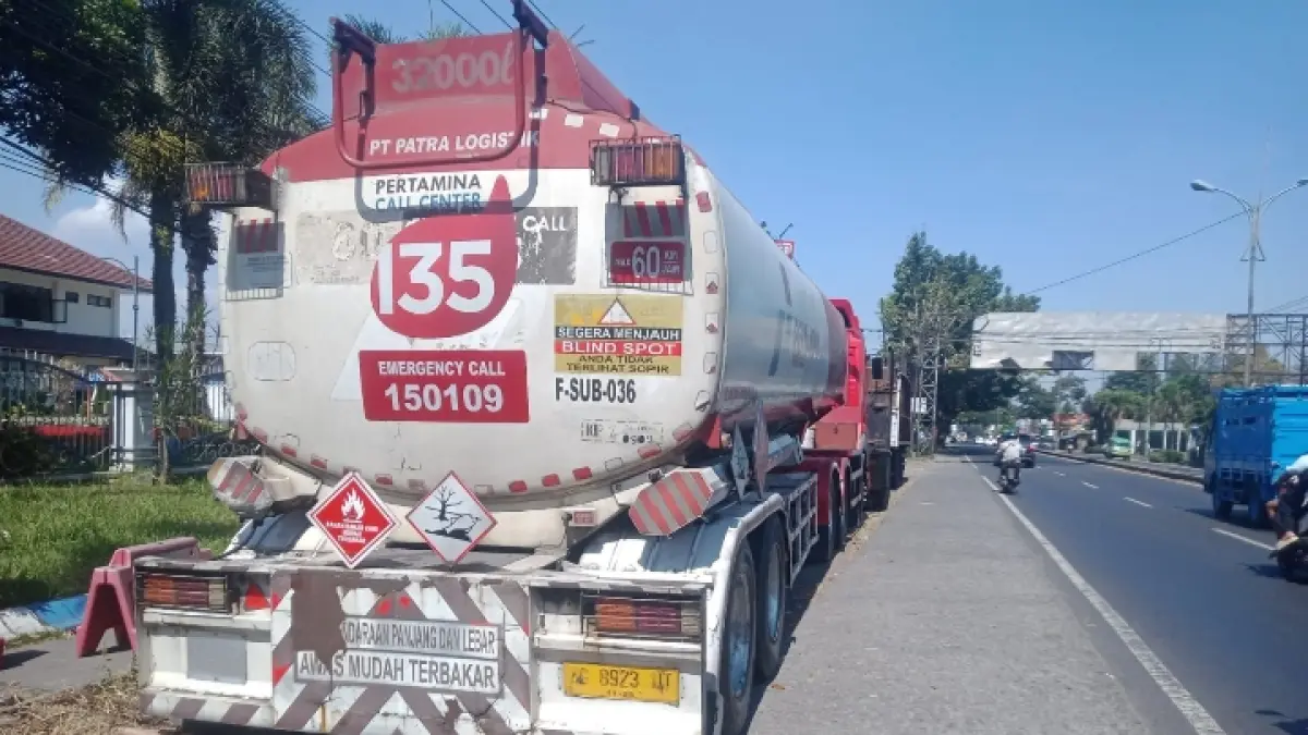 DALAM PENYELIDIKAN: Pertamina Patra Niaga menyerahkan sepenuhnya proses penanganan insiden kecelakaan yang melibatkan truk tangki kepada aparat yang berwenang.