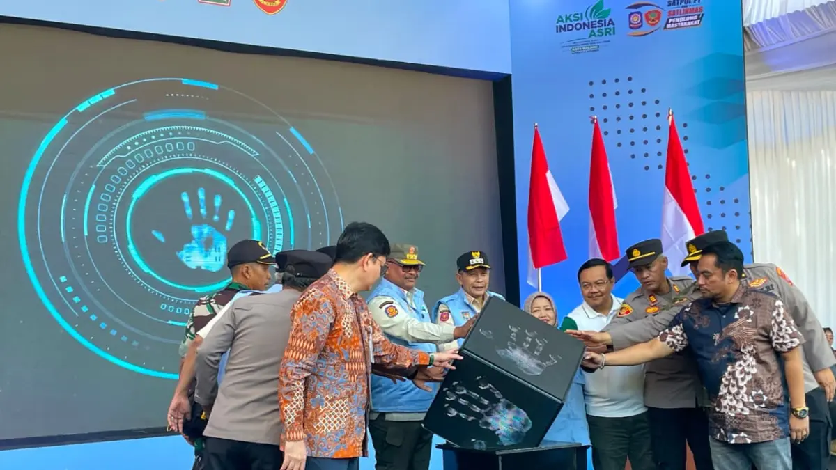 Pembukaan gerakan nasional Indonesia Asri, di Alun-Alun Merdeka, tadi pagi. (Andika Satria Perdana/Radar Malang)
