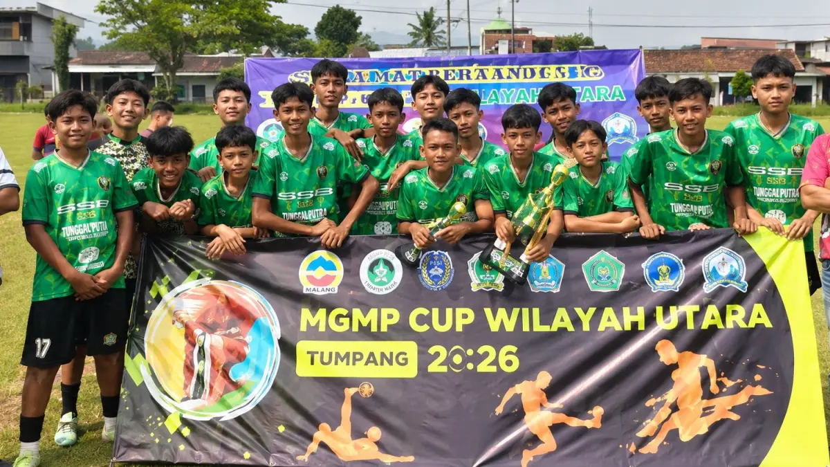 ON FIRE: Elemen tim sepak bola SMPN1 Tumpang berfoto bersama setelah berlaga di partai final MGMP CUP Wilayah utara, beberapa waktu lalu.