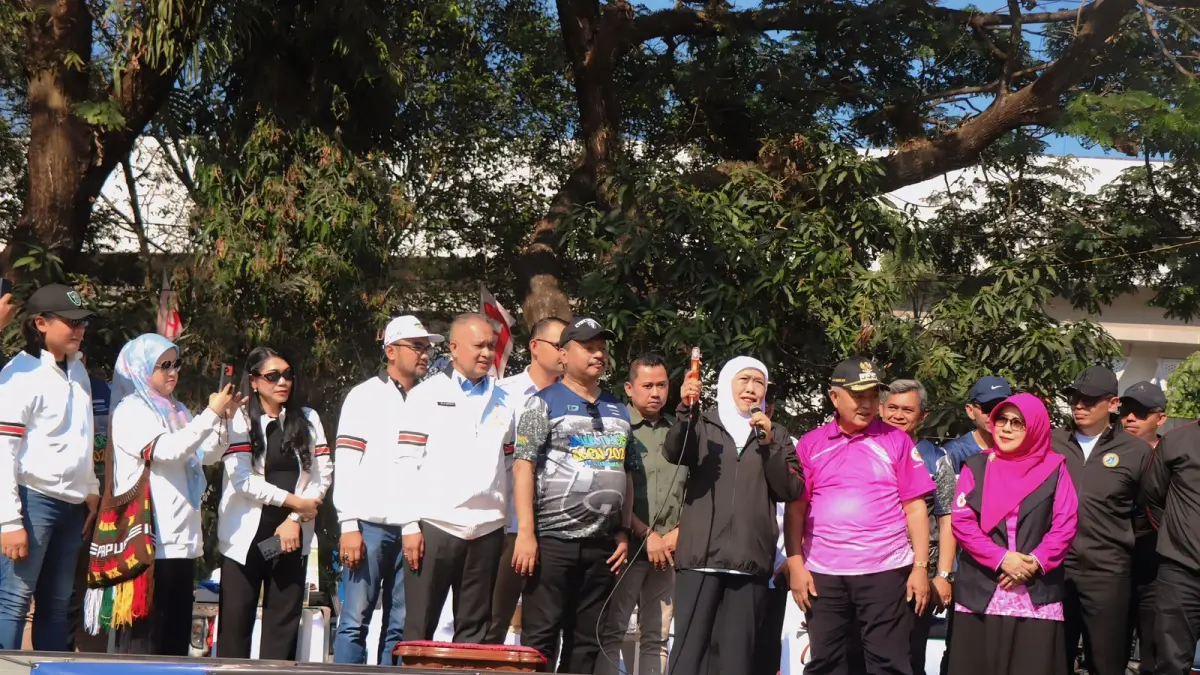 SEMANGAT: Gubernur Jawa Timur Khofifah Indar Parawansa memberikan apresiasi terhadap penyelenggaraan Kejuaraan Sepatu Roda Jawa Timur Open 2026 di sirkuit Kabupaten Malang 10-12 Juli 2026.