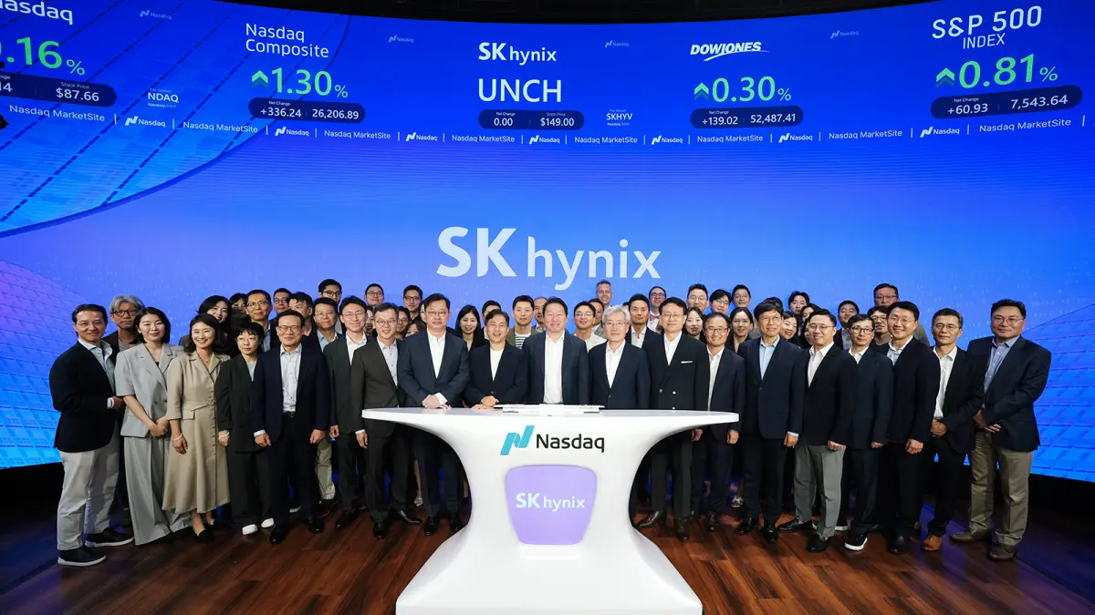 SK Hynix merayakan pencatatan ADR-nya di NASDAQ dengan upacara pembukaan perdagangan. (Sumber: @SKhynix/X)