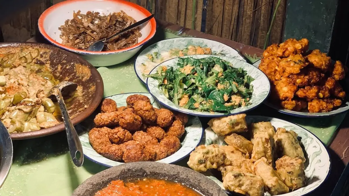 Warung Bu Ani di Kota Batu menawarkan menu makan dengan harga mulai Rp12.000 per porsi.Warung Bu Ani di Kota Batu menawarkan menu makan dengan harga mulai Rp12.000 per porsi (Instagram @warungbuani_)