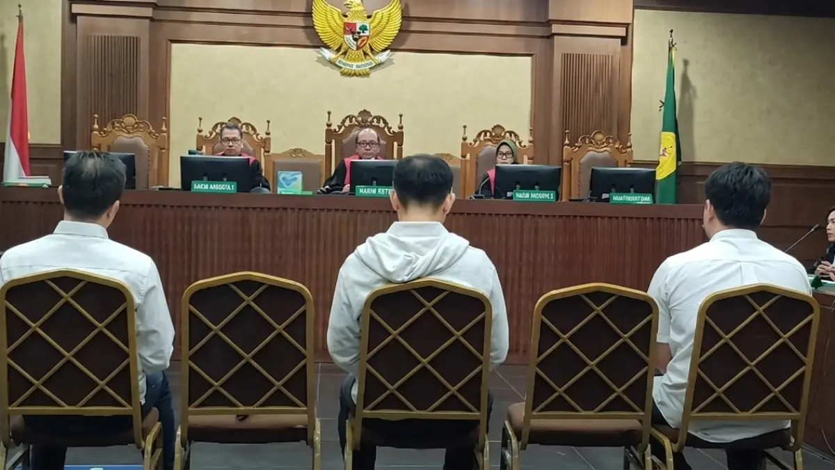 SIDANG VONIS: Tiga Tersangka Suap Bea Cukai dari Pihak Swasta PT Blueray Cargo Dijatuhi Hukuman Pidana Penjara 2 dan 1,5 Tahun serta Denda (Sumber: Istimewa).