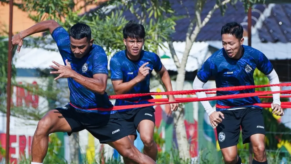 Tim Arema FC Sedang Latihan Taktikal di Pakis. (Sumber: Instagram/@aremafcofficial)
