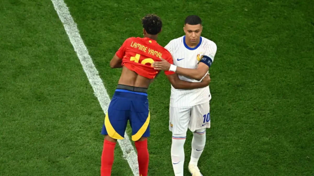 Lamine Yamal dan Kyilan Mbappe dipertemukan (Sumber: fifa.com)