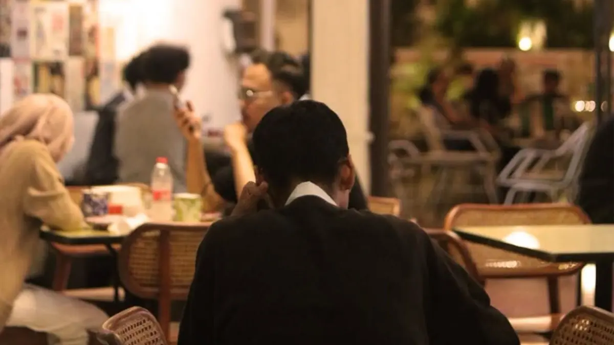 Pengunjung menikmati suasana di salah satu kopitiam di Kota Malang (Instagram @kedaiciamso)