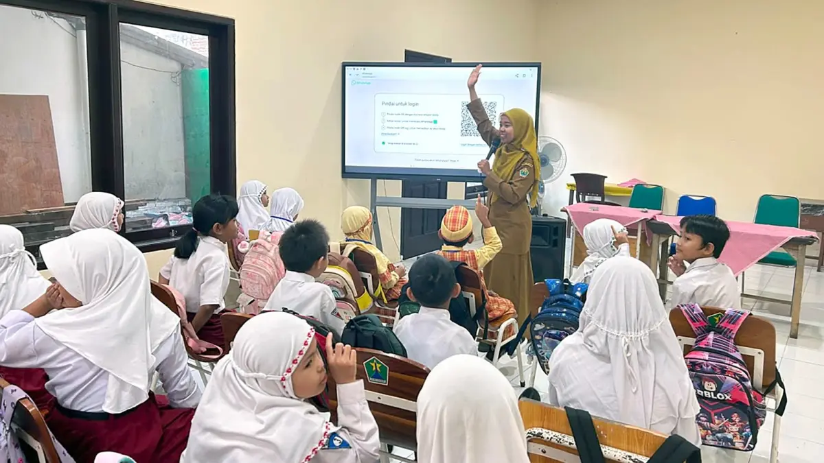PAGU TAK TERPENUHI: Pelajar kelas 1 SDN Tulusrejo 4 mengikuti MPLS hari kedua, kemarin (14/7). (SDN Tulusrejo 4 For Radar Malang)