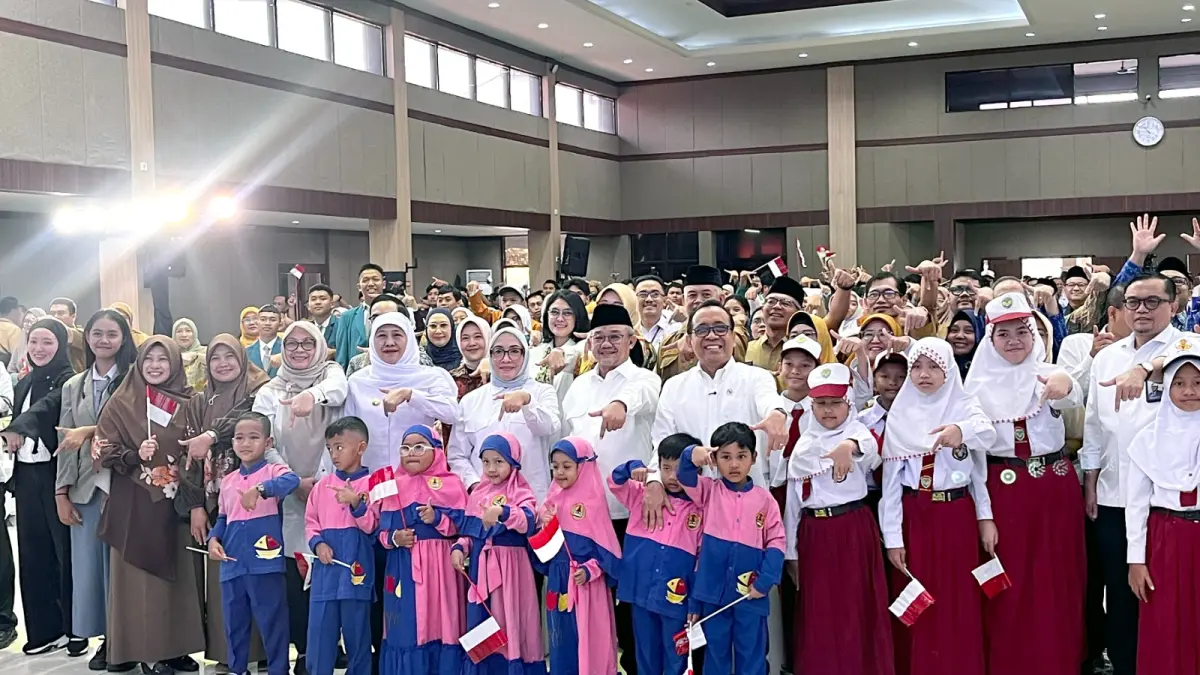 TEKANKAN BUDAYA ASRI: (1) Menko PMK Pratikno, (2) Mendikdasmen Abdul Mu’ti, (3) Menteri PPPA Arifatul Choiri fauzi, dan 4) Gubernur Jatim Khofifah Indar Parawansa meresmikan pembukaan MPLS di Gedung BBPPM BoE Malang di Jalan Teluk Man dar, Kecamatan Blimbing, kemarin (13/7).