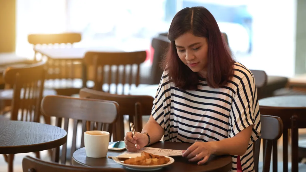 ILUSTRASI Aktivitas cafe hopping menjadi bagian dari gaya hidup generasi muda.
