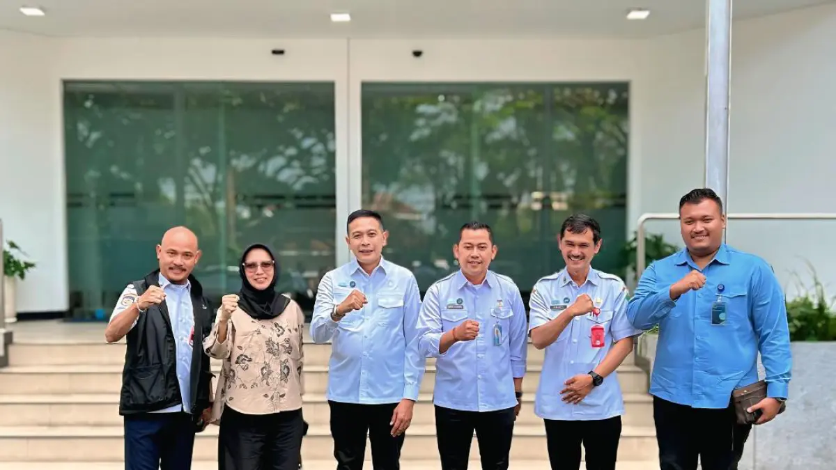 SEMANGAT: Wali Kota Malang dan jajaran Perumda Air Minum Tugu Tirta Kota Malang saat menerima kunjungan Tim Bappenas.