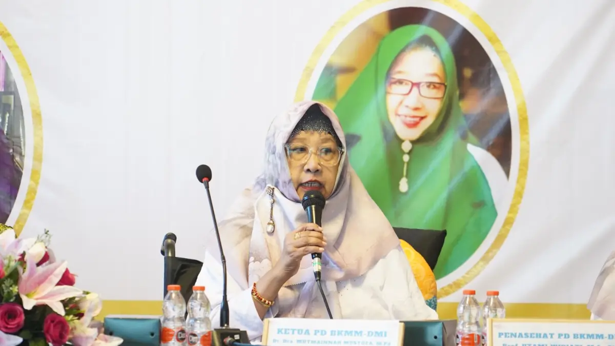 SEMANGAT: Dr Dra Mutmainnah Mustofa, M.Pd. menyampaikan apresiasi kepada UNMER Malang.