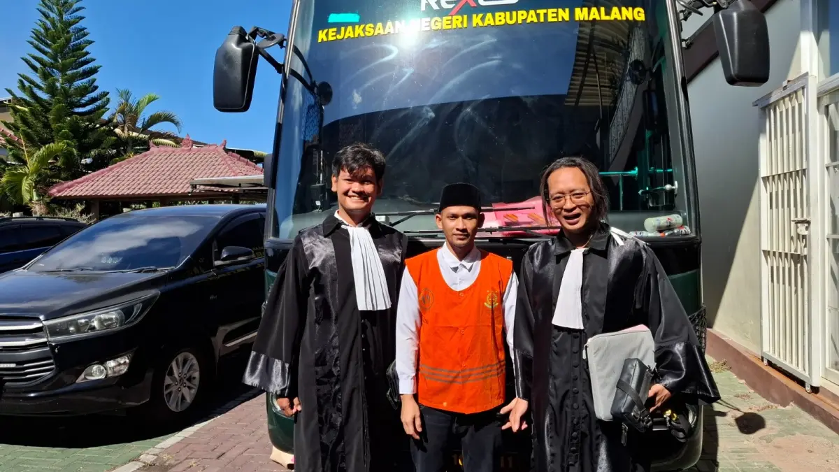 DUGAAN PENGANIAYAAN: Aris Zakaria setelah menjalani sidang di Pengadilan Negeri Kepanjen beberapa waktu lalu.