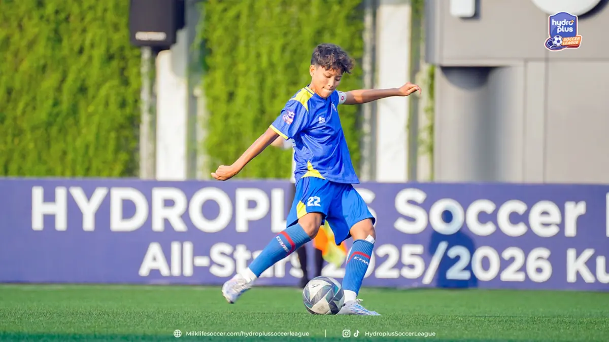 Oedaija O’shea Sharinah menggiring bola