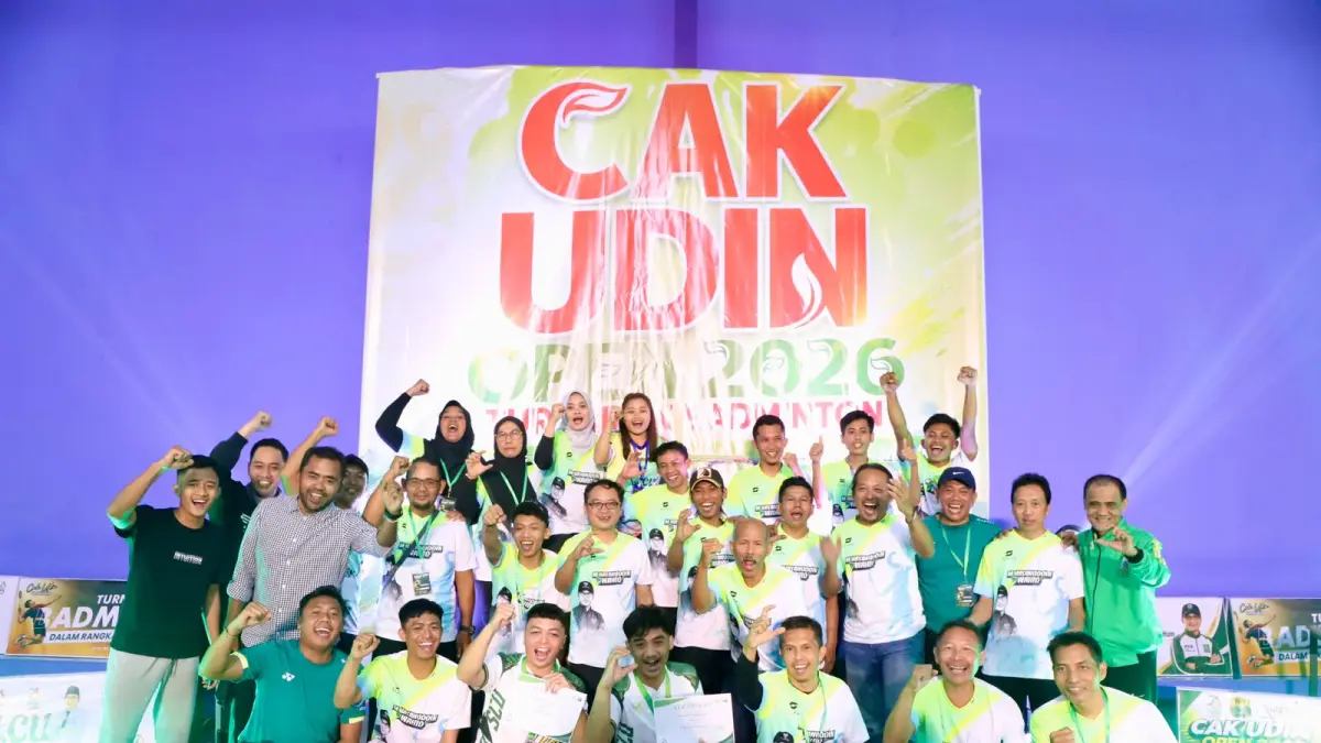 PARA PEMENANG: Juara dal turnamen bulutangkis Cak Udin Open 2026.