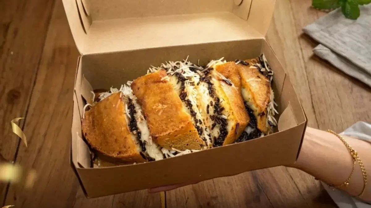 Terang Bulan Kedai Singha menawarkan martabak mini dengan topping melimpah dan harga mulai Rp10.000 (Instagram @kedaisingha_)