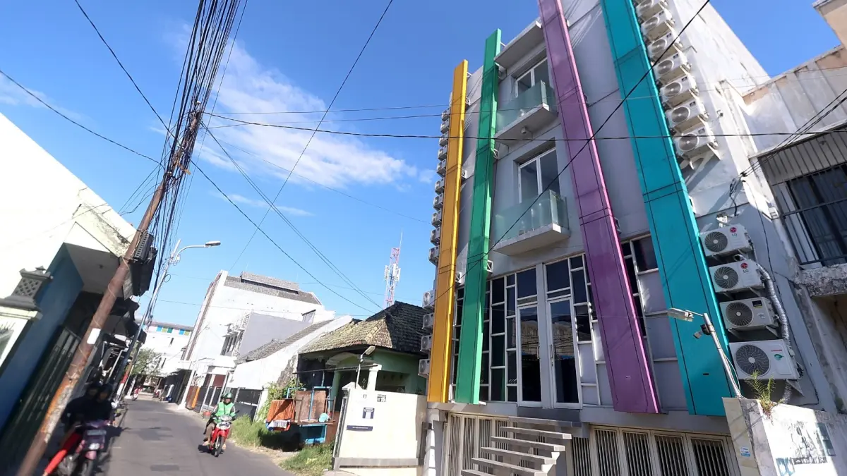DAPAT KERINGANAN: Sejumlah rumah kos di Jalan Bunga Andong, Kelurahan Jatimulyo, Lowokwaru hanya rutin membayar PBB setiap tahun. (Darmono/Radar Malang)