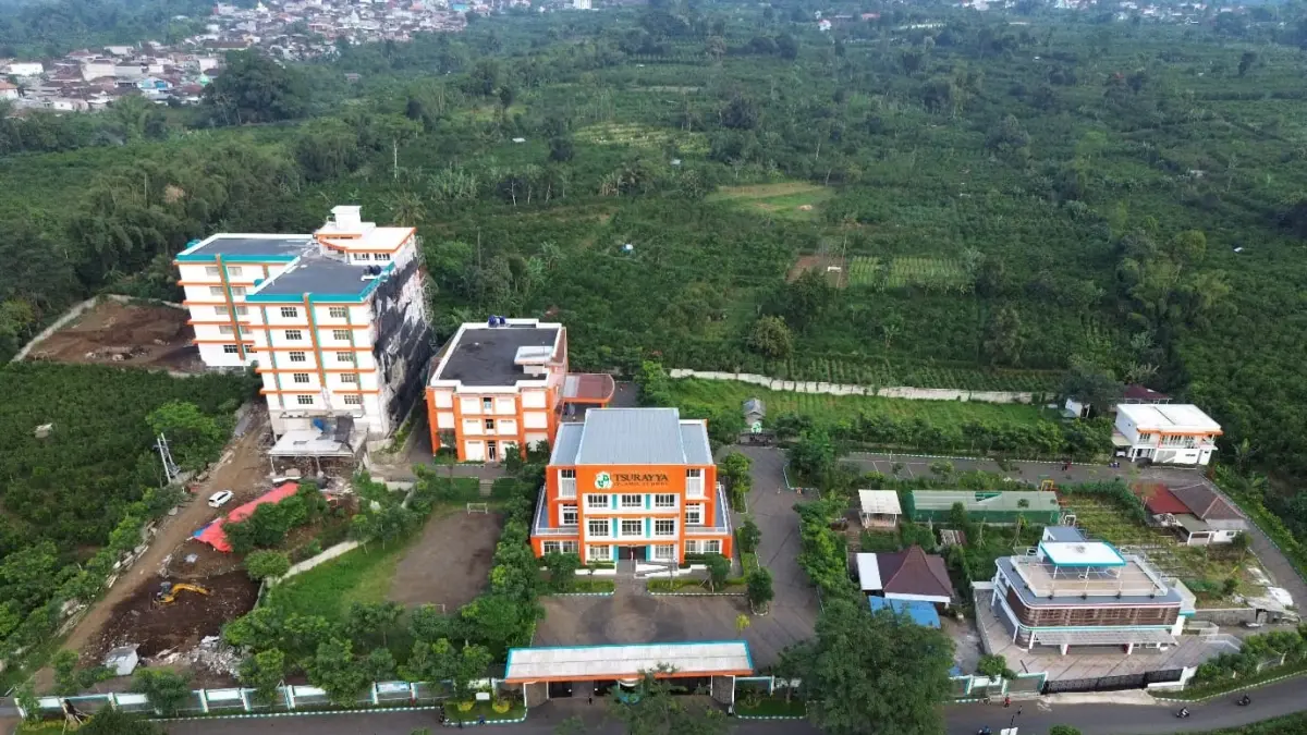 LENGKAP: SMP-SMA Tsurayya Islamic School Malang.