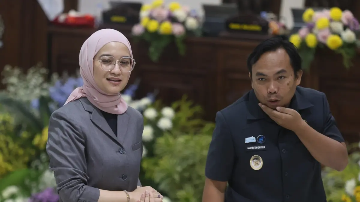 IKUT MENGAWAL: Ketua DPRD Kota Malang Amithya Ratnanggani Sirraduhita (kiri) memastikan Ranperda Pencegahan LGBT bakal dibahas setelah PAK. (Darmono/Radar Malang)