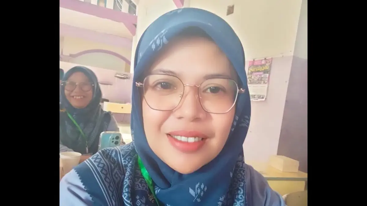 Nurul Latifa, Guru Bahasa Indonesia MTS Terpadu Ar Roihan Lawang