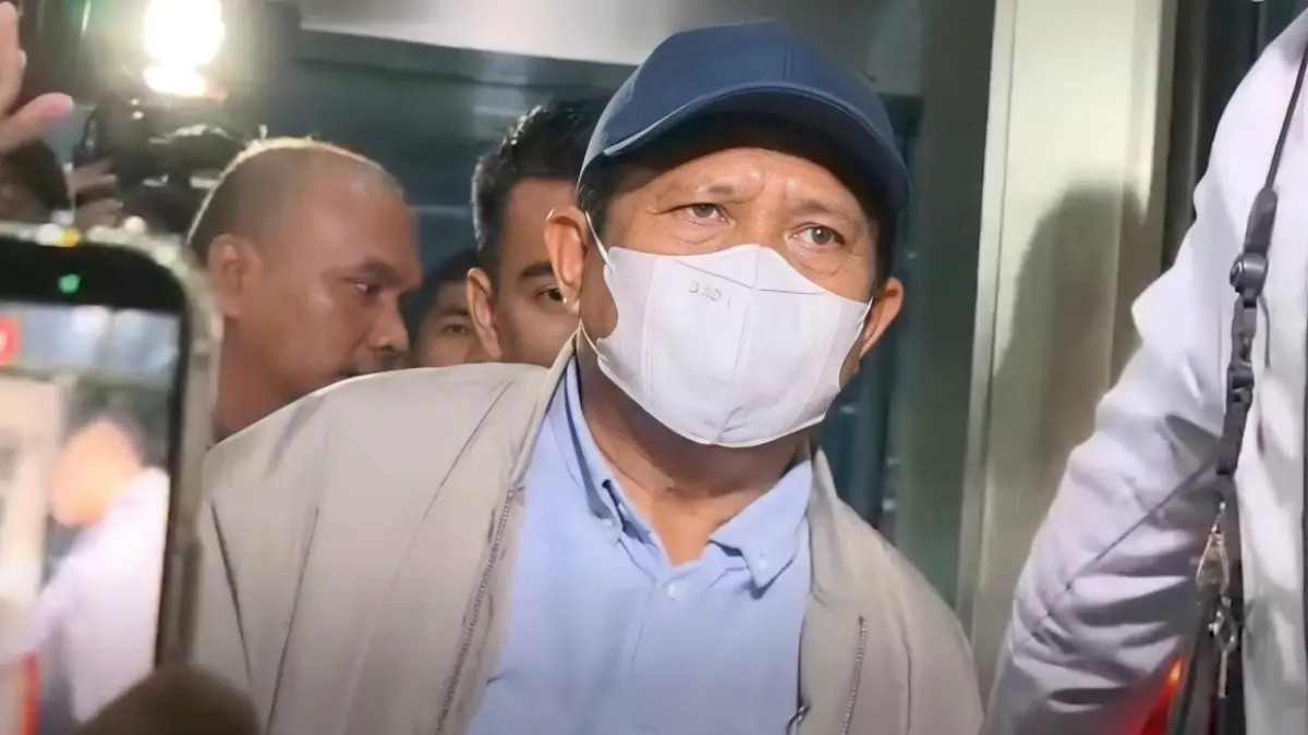 TIBA DI GEDUNG KPK: Bupati Lombok Barat, Lalu Ahmad Zaini, Terjerat OTT dan Diperiksa Penyidik (Sumber: Istimewa).