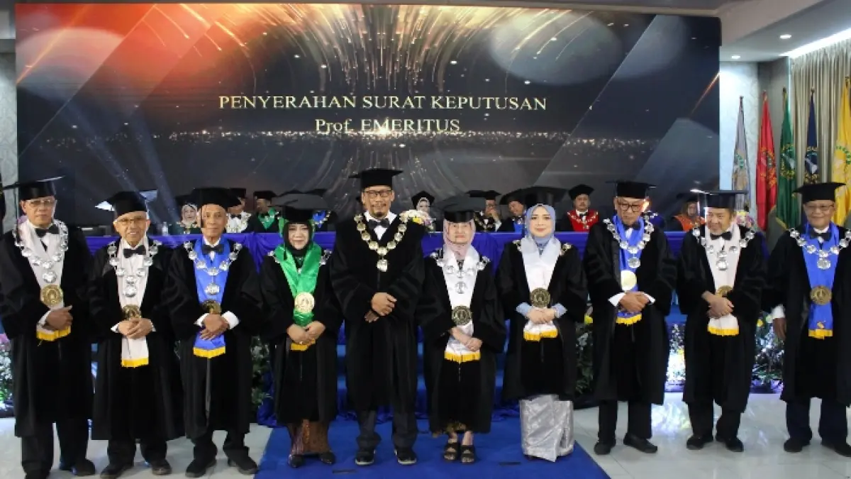BERSEJARAH: Universitas Widya Gama (UWG) Malang saat menggelar Sidang Senat Terbuka Pengukuhan Guru Besar di Kampus II UWG Malang, Rabu (22/7). 