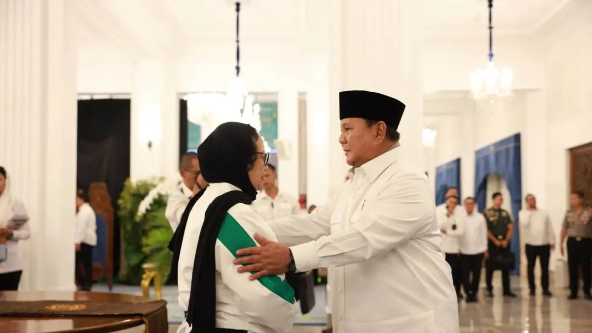 Kepala BGN bersama Presiden Prabowo di Istana. (Sumber: Facebook/@naniksudayartideyang). 