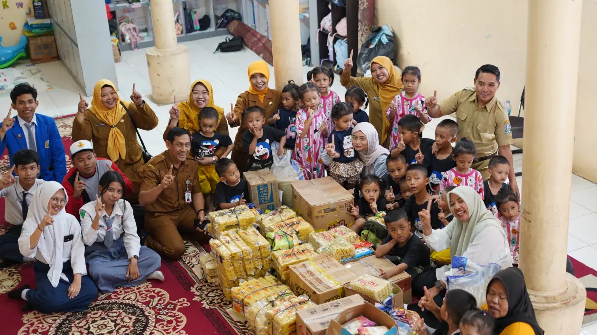 KOMITMEN: SMK Negeri 1 Kota Malang berbagi kebahagiaan dengan LKSA Peduli Kasih KNDJH.
