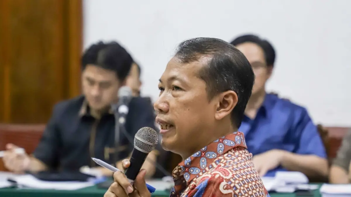 BERI KETERANGAN: Ahli akuntansi keuangan dari Universitas Airlangga, Prof Zaenal Fanani.