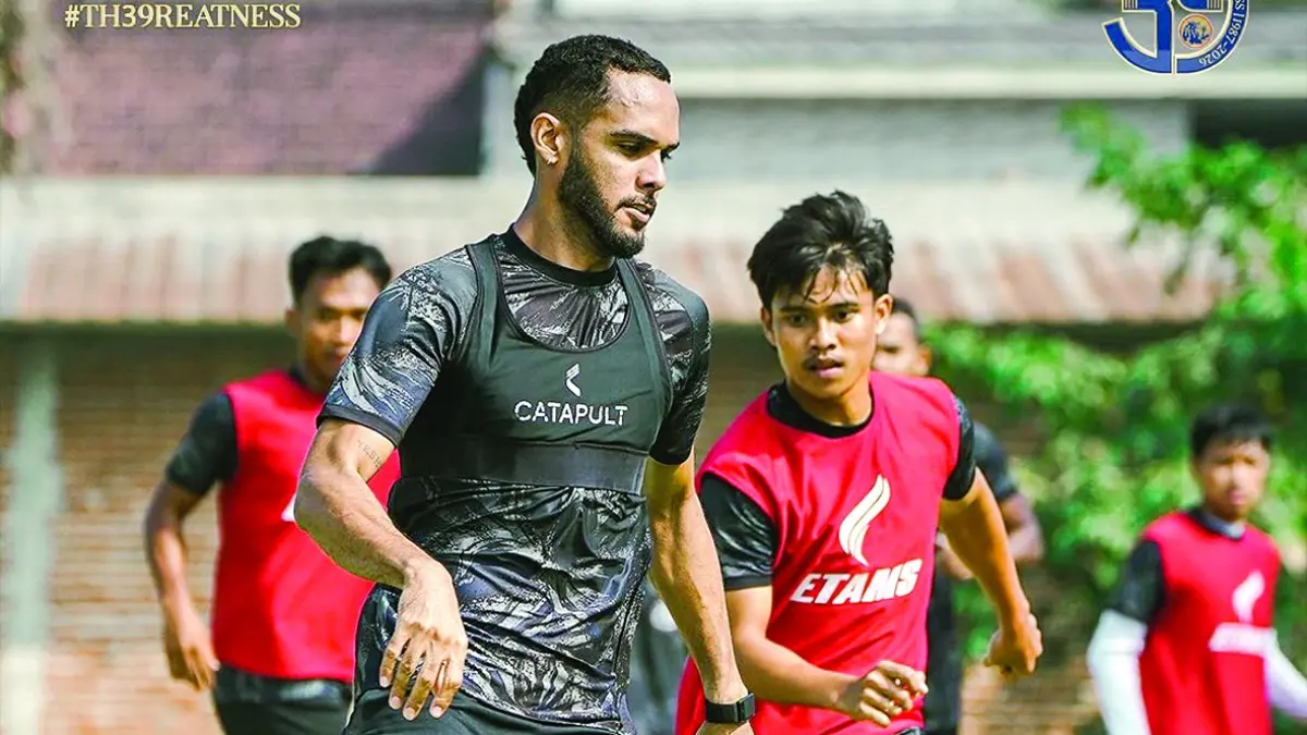 MAMPU TUNEIN: Gelandang asing anyar Arema FC Careca berlatih di Dreams Football Pitch, Pakis, kemarin.