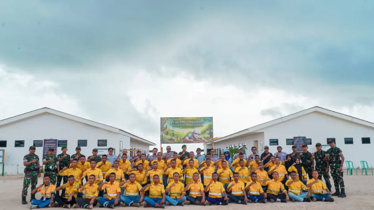 MEMBANGGAKAN: Deretan siswa SMK Mutu Gondanglegi yang diterima kerja di PT MSM sebelum wisuda.