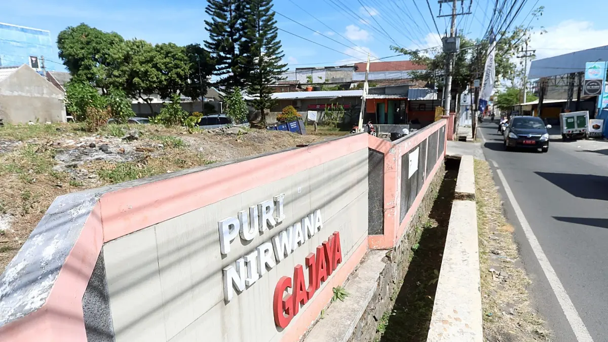 PROBLEM LAMA: Perumahan Puri Nirwana Gajayana di Kelurahan Dinoyo jadi satu dari empat perumahan yang PSU-nya dilaporkan bermasalah. (Darmono/Radar Malang)