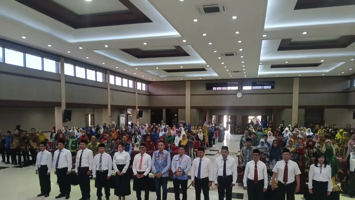 Rangkaian proses pemilihan pengurus baru Dewan Pendidikan Kota Malang (DPKM) sudah rampung. Kemarin (23/7), ada 11 anggota yang dikukuhkan langsung oleh Wali Kota Malang Wahyu Hidayat di Aula BBPPMPV BOE Malang.