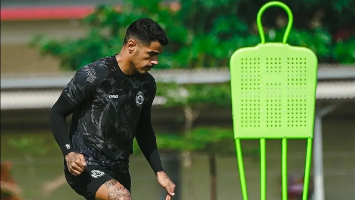 NYAMAN: Marcos Vinicius saat menjalani latihan di Arema FC.