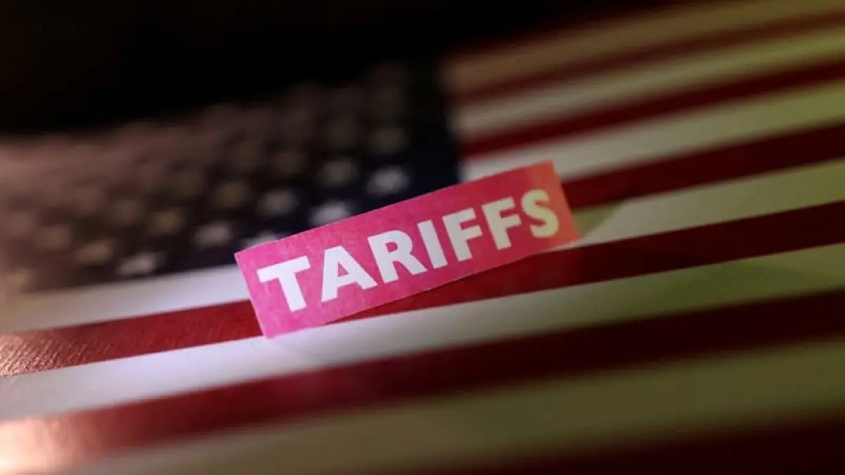 Foto tulisan Tariffs dan bendera Amerika (Foto: @NurSyahbana9)